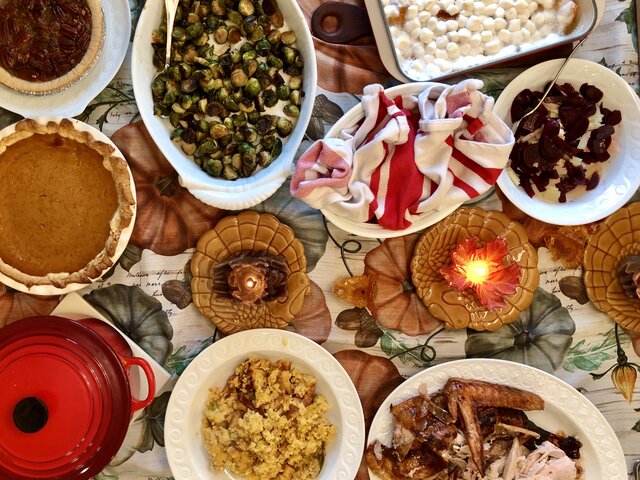 Thankgiving Diiner Table
